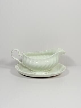 Johnson Brothers Gravy Boat With Underplate
